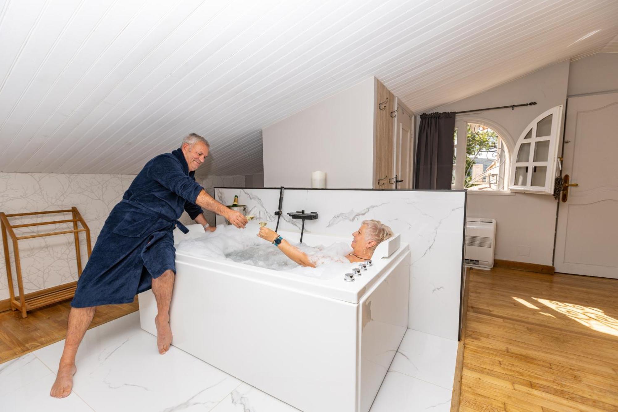 "Les Hauts Du Marquet" - Meuble De Tourisme 5 Etoiles - Gite De Groupe 15 Personnes En Cevennes - Piscine A Debordement - Balneo - Sauna - Nature Saint Jean du Pin Dış mekan fotoğraf